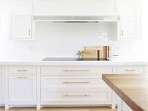 مدل دستگیره کابینت سفید مطابق با دکوراسیون آشپزخانه